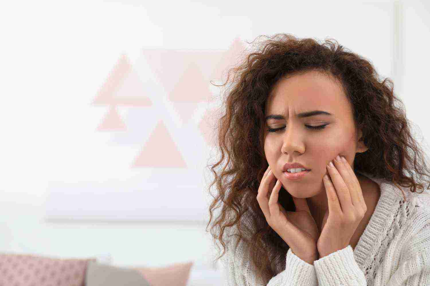 The image depicts teeth grinding treatment options.